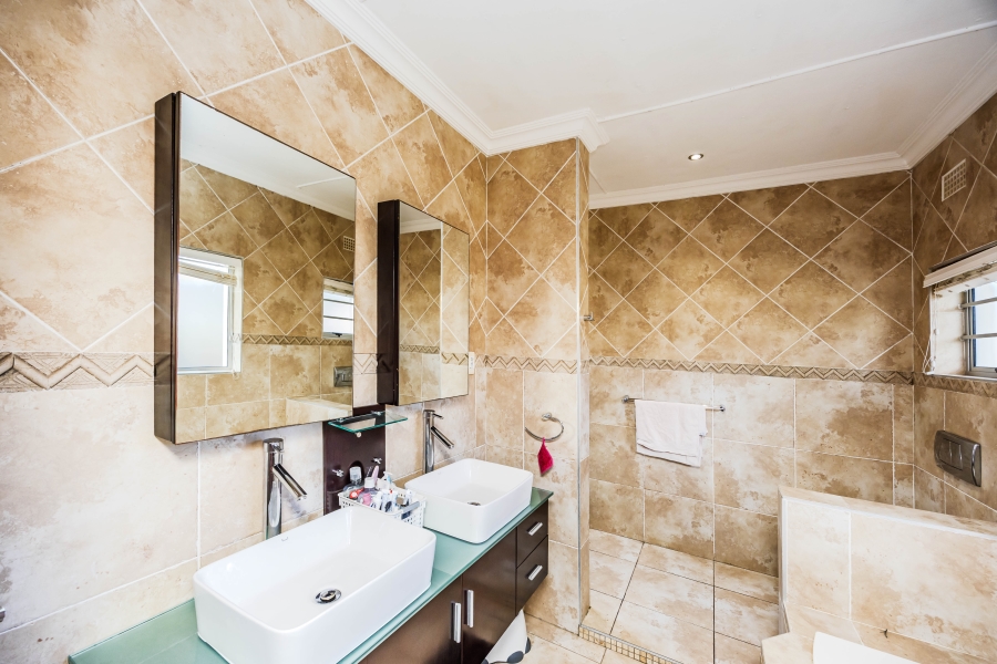 4 Bedroom Property for Sale in Beacon Bay Eastern Cape